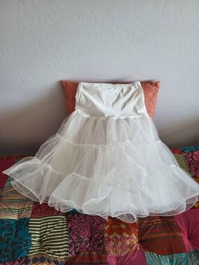 Grace Karin White Layered Tulle Petticoat Knee Length Size Small